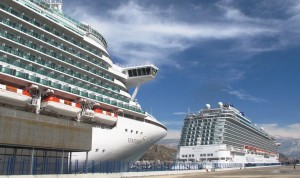 El Ventura y el Britannia en el muelle 14